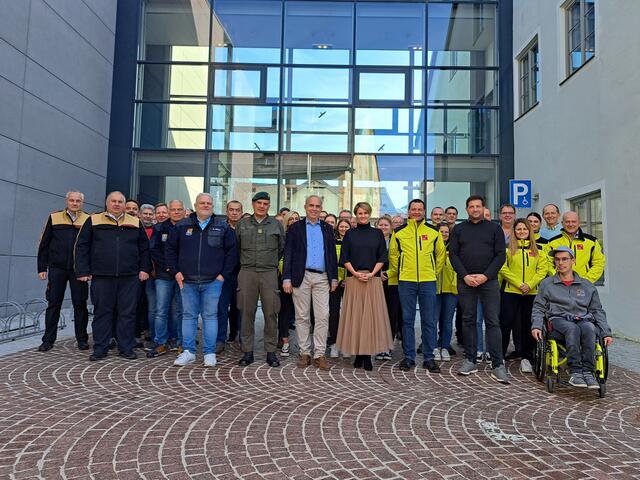 Rund 45 Personen von Land Tirol, Einsatzorganisationen sowie weiteren Partnerorganisationen haben am Blaulichttag teilgenommen. | Foto: Land Tirol