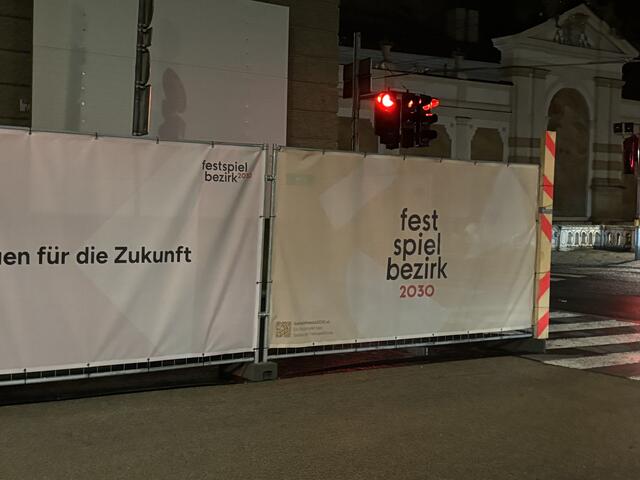 Das derzeit errichtete Festspielzentrum wird mit einer Großspende in der Höhe von 12 Millionen Euro des Schweizer Unternehmers Hans-Peter Wild finanziert. | Foto: Martin Schöndorfer, 2024