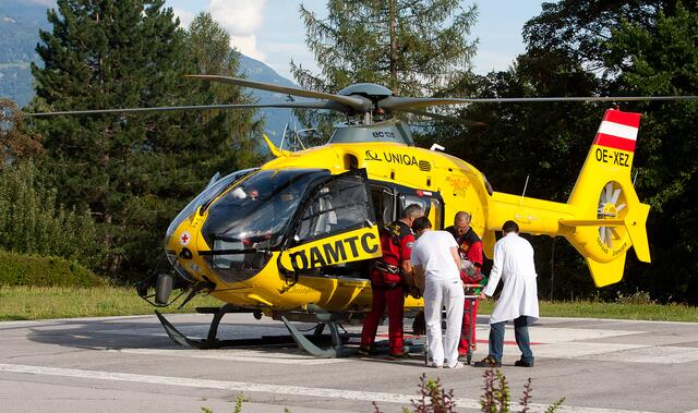 Bergsteiger mussten vom Notarzthubschrauber und vom Polizeihubschrauber geborgen werden (Symbolfoto). | Foto: Ebner