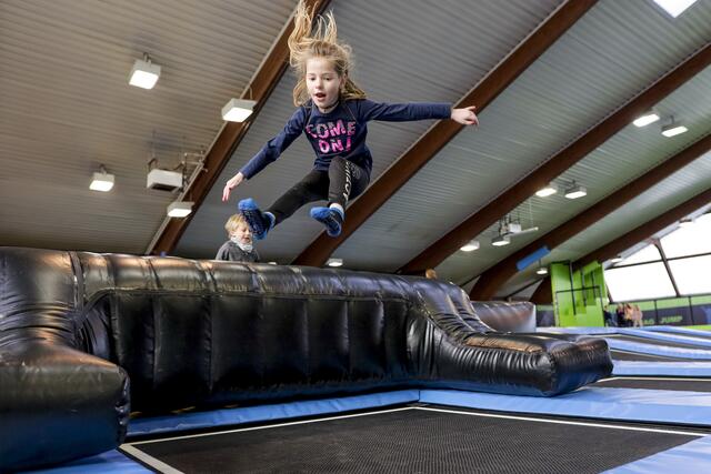 Ein zehnjähriges Mädchen wurde in einem Indoorspielplatz schwer verletzt. Laut Landespolizeidirektion Steiermark liegt nach derzeitigem Ermittlungsstand Fremdverschulden vor (Symbolbild). | Foto: Jump Dome