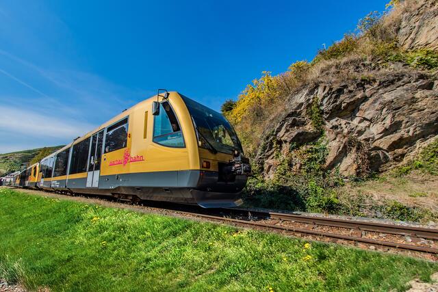 An drei Adventwochenenden (7.- 8., 14.- 15. und 21.- 22. Dezember) verkehrt die Wachaubahn zwischen Krems und Emmersdorf.  | Foto: NB/Kerschbaummayr