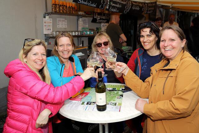 Dreimal im Jahr wird die Kellergasse gemeinsam mit der Stammersdorfer Straße auch zum Austragungsort der Weinfeste. | Foto: volxfest