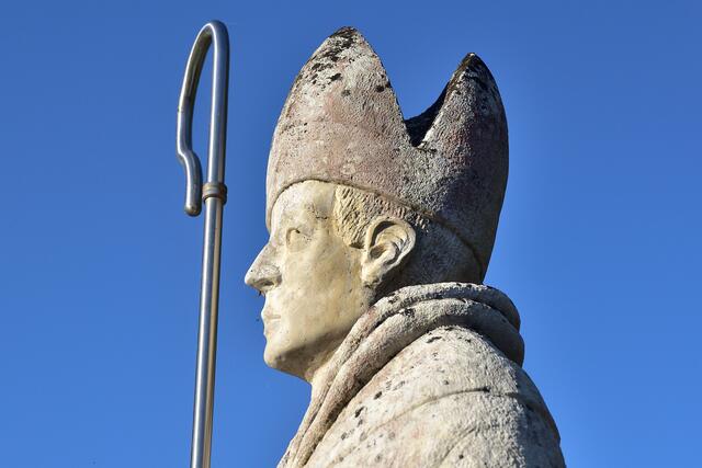 Erzbischof-Wichmann-Denkmal (Detail) in Gleiß: Skulptur von Bildhauer Oswald Eschelmüller | Foto: Hans-Peter Kriener