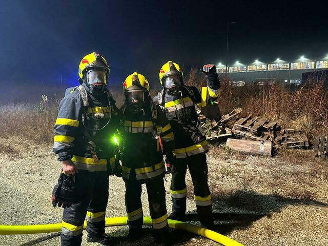 Mittels Atemschutztrupp konnte der Brand rasch unter Kontrolle gebracht werden.