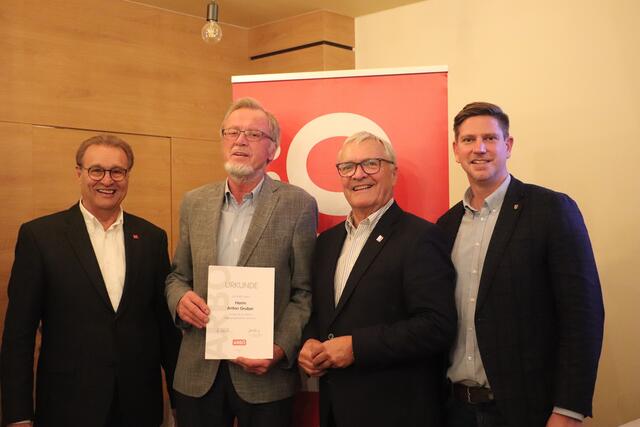 Gratweins Imker Anton Gruber ist seit 50 Jahren Mitglied beim ARBÖ.  "Ich war 19, als ich  meine Vespa bekam. Das war für mich Grund, der Vorsorge wegen zum ARBÖ zu gehen".  | Foto: Edith Ertl