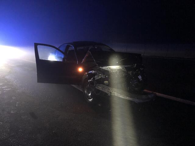 Schwerer Verkehrsunfall auf der A2. Zwei Autos kollidierten mit einem Sattelschlepper. | Foto: FF Steinberg