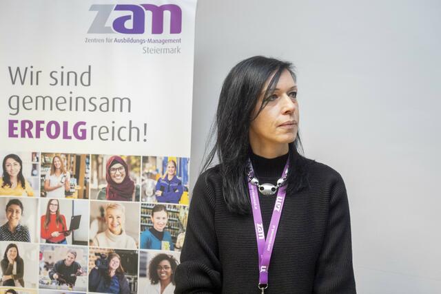 ZAM-Regionalleiterin Anita Bauer erklärte den Besucherinnen und Besucher des Wirtschaftsfrühstücks die Aufgaben des ZAM. | Foto: Klaus Pressberger