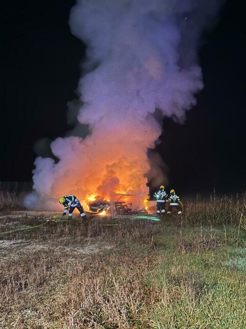 Übungsannahme war bei der Feuerwehr Hasendorf der Vollbrand eines Fahrzeuges.