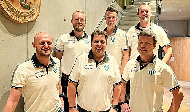 SK Ebbs Vorstand - Rudolf Dindl (erste Reihe, Bildmitte). | Foto: SK EBBS