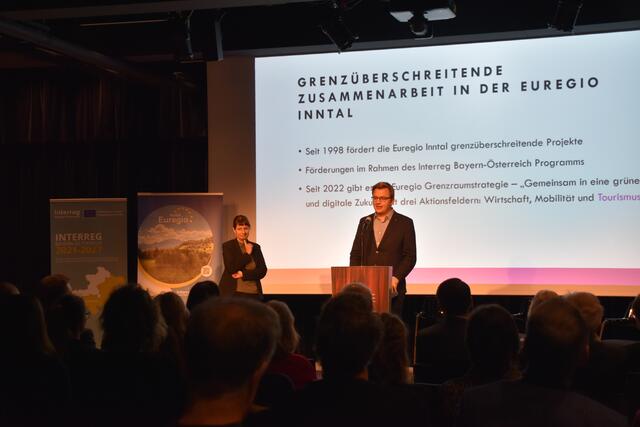 Euregio-Präsident Christoph Schneider lieferte einige Eckdaten zur Zusammenarbeit in der Euregio Inntal.  | Foto: Barbara Fluckinger