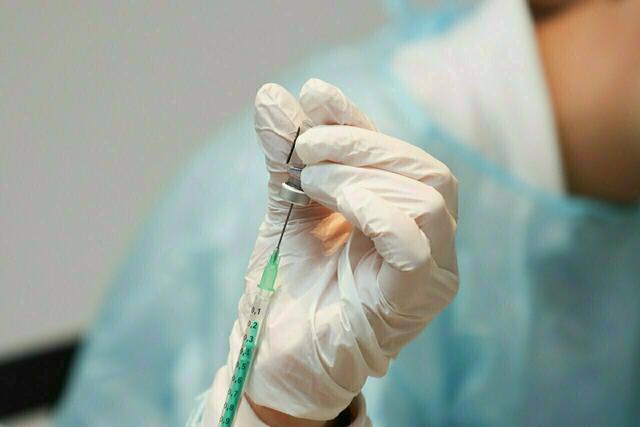 Von Mittwoch, 13., bis Freitag, 15. November, können sich alle unter 30 Jahren vor der Uni Wien gratis und ohne Anmeldung gegen HPV impfen lassen. (Symbolfoto) | Foto: pixabay/KitzD66