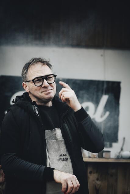 Spitzenkoch Max Stiegl war zu Gast am Hof der Bierol Brauerei in Schwoich. | Foto: Jürgen Schmücking