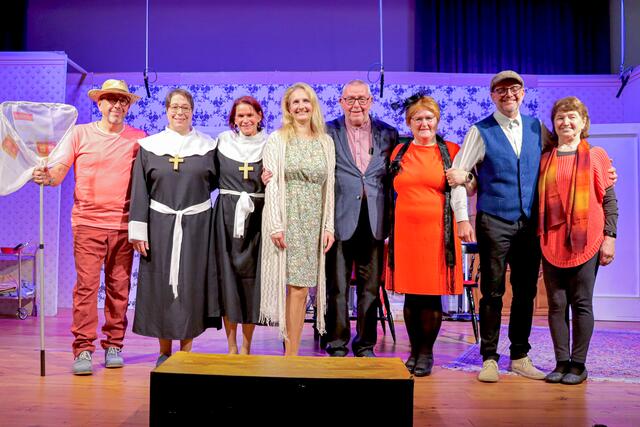 Das Publikum kann es kaum erwarten, wieder Platz zu nehmen, wenn die Theatergruppe Neudörfl erneut die Bühne des Martinihofs erobert! | Foto: Alejandra Ortiz