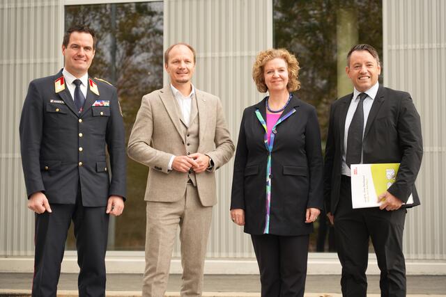 Von links nach rechts: Branddirektor Helmut Hager, Bürgermeister Johannes Anzengruber, Magistratsdirektorin Gabriele Herlitschka IIG-Chef Franz Danler. | Foto: Julia Perktold