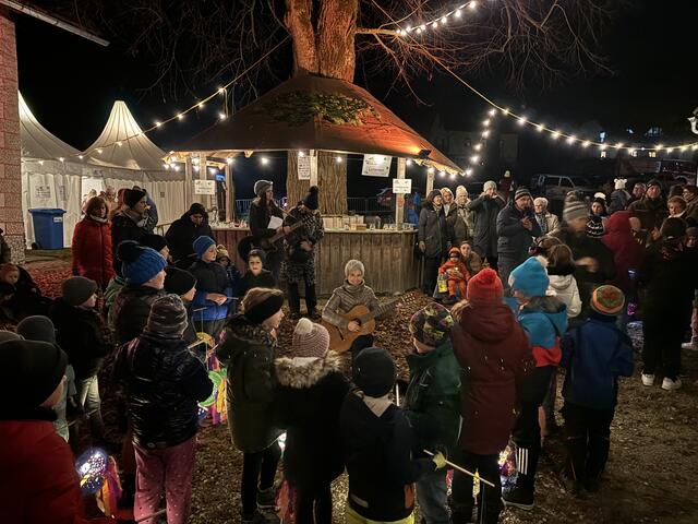 Stimmung pur beim Laternenfest am Lenhardhof in Graden. | Foto: Bleymaier