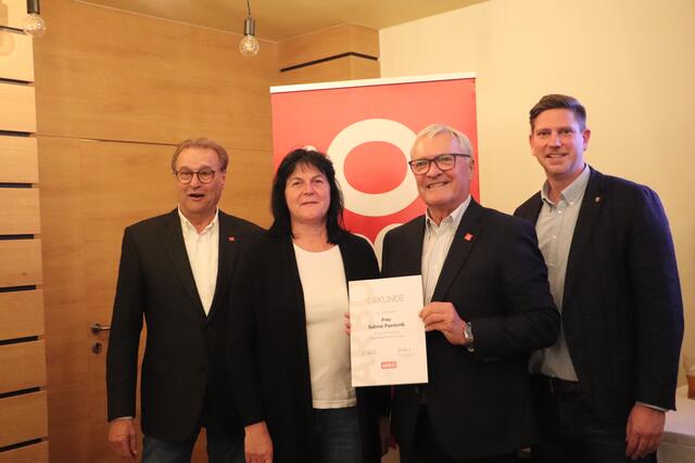 Sabine Psenicnik aus Gratkorn ist seit 40 Jahren ARBÖ-Mitglied. Die frühere Schulwartin brauchte den Pannendienst schon einmal, als die Elektronik beim Auto aussetzte.  | Foto: Edith Ertl