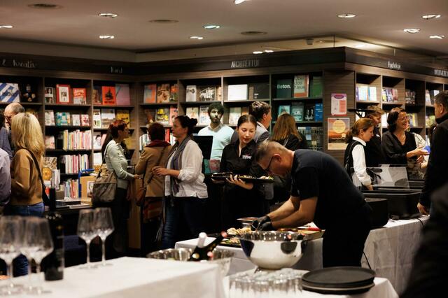 Gemeinsam mit den Kundinnen und Kunden Geschichte schreiben, das ist das Ziel der Wagner´schen Buchhandlung.  | Foto: Melanie Renk