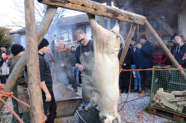 Max Stiegl erläuterte, wie ein Schwein „from nose to tail“ zerlegt und verwertet werden kann. | Foto: Hermann Nageler