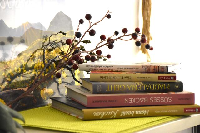 Was du im Winter lesen könntest: diese Autoren aus dem oder rund um das Tiroler Unterland haben "Lesestoff" geliefert.  | Foto: Barbara Fluckinger