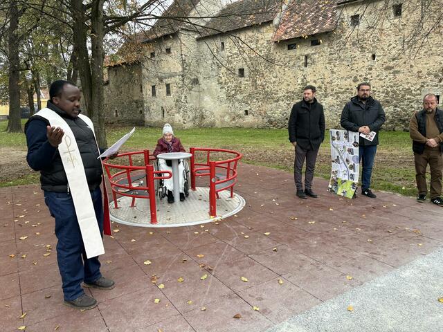 Die offizielle Segnung des Raabspaziergangs im Sparkassenpark. 
