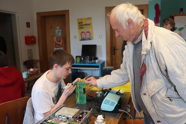 Am 23. November wird im Repaircafe Hitzendorf geschraubt, gebohrt und genäht. | Foto: Edith Ertl
