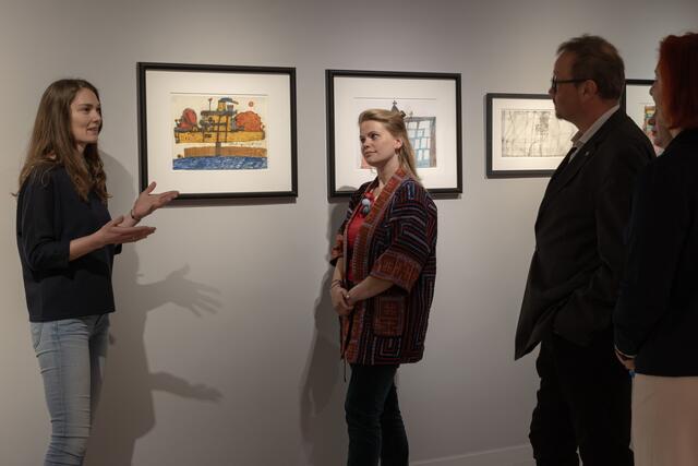 Beim Führungen kann man das Art Brut Center am besten kennen lernen. | Foto:  NÖ Museum Betriebs GmbH, Theo Kust