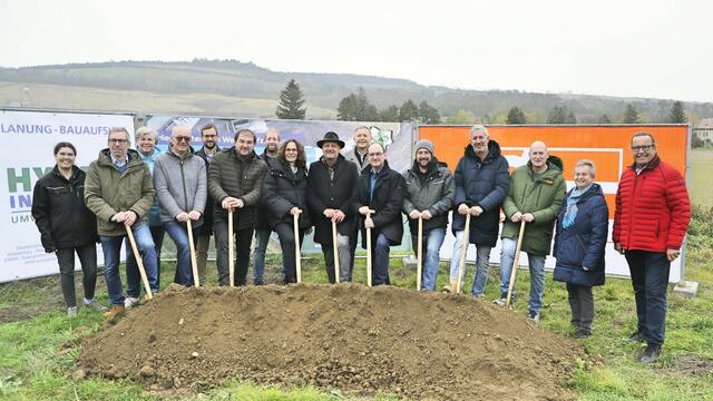 Der Göllersdorfer Gemeinderat freut sich über die Entstehung des neuen Wertstoffsammelzentrums in Göllersdorf. | Foto: Abfallverband Hollabrunn