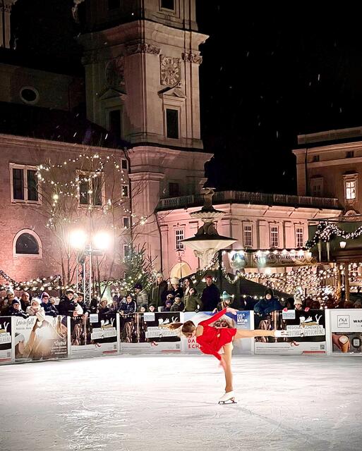 Highlight an Tag eins: Eiskunstlauftalente des Eisteams Salzburg zeigen ihr Können und ihre Kunststücke. | Foto: Martin Böhm
