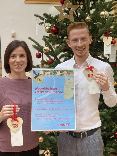 Die Weihnachtsbaum in der Aspanger Filiale. | Foto: Sparkasse