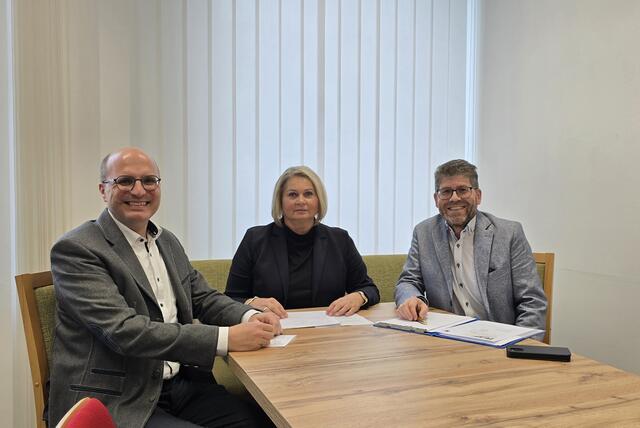 Schulausschussobmann Reinhard Aigner, MA; Bildungsstadträtin Doris Koch, MSc.; Referatsleiter Bildung Mag. Hermann Gruber | Foto: Stadt Amstetten