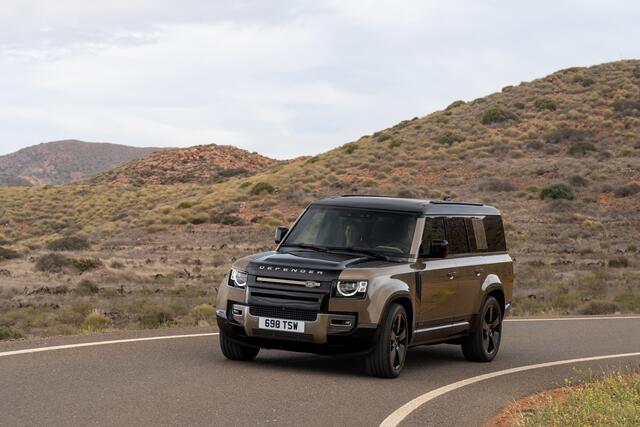 Nach Defender 90 und 110 folgt die dritte Karosserie-Variante des Land Rover Defender: Der 130 bietet viel Platz und acht vollwertige Sitzplätze. | Foto: Land