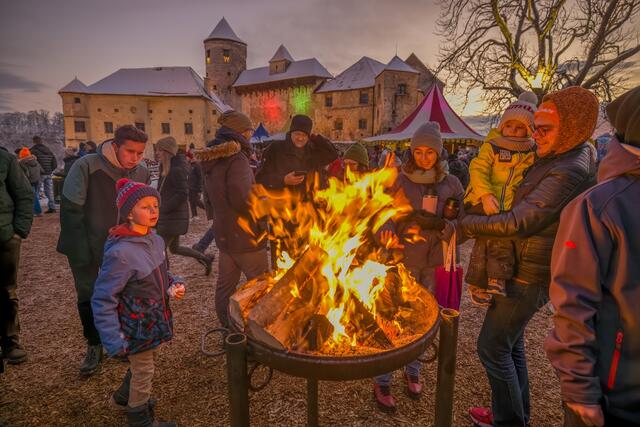 Ein einmaliges Spektakel – die Burgweihnacht auf der weltlängsten Burg. | Foto: Burghauser Touristik