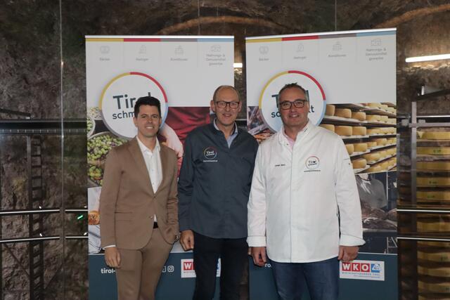 Tiroler Lebensmittelgewerbe: Innungsgeschäftsführer Simon Franzoi, Innungsmeister Georg Schuler und Innungsmeister-Stv Gerd Jonak (v.l.) luden zur Pressekonferenz. | Foto: Nimpf