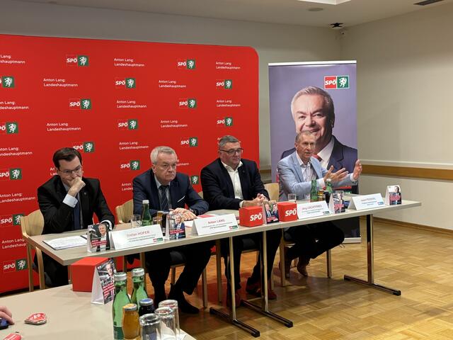 Pressekonferenz im Sporthotel Grabner in Kapfenberg: Stefan Hofer, Anton Lang, Jörg Leichtfried und Josef Pesserl. | Foto: Kern