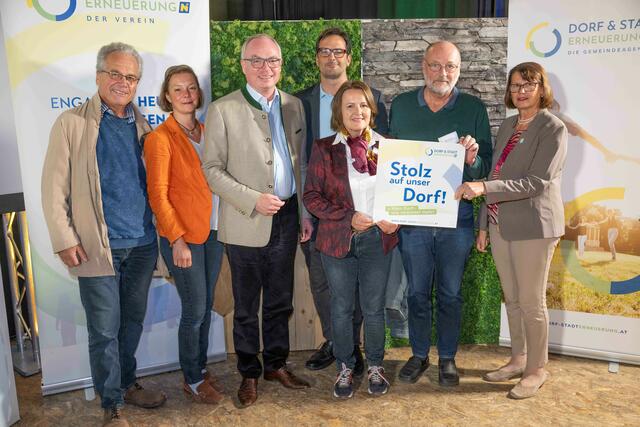 Christian Matzka, Barbara Hlavka-de Martin, LH-Stellverteter Stephan Pernkopf, Nikolaj Hlavka, Waltraud Frotz, Reiner Bienek und Maria Forstner. | Foto: Erich Marschik