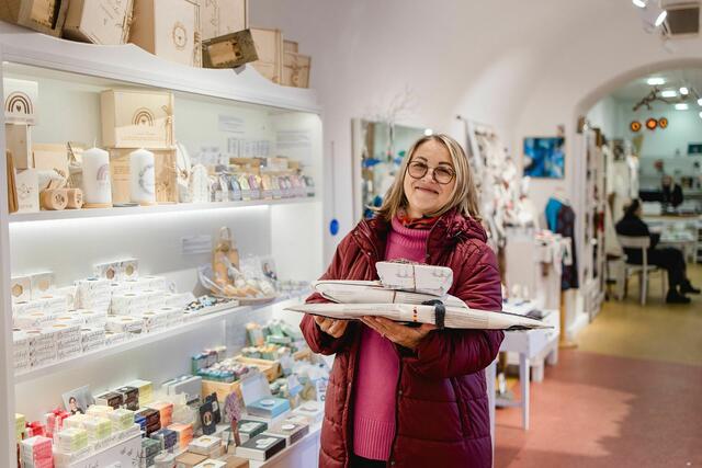Für jedes Geldbörserl findet sich im MÜK ein passendes Geschenk.  | Foto: Flora Fellner Fotografie