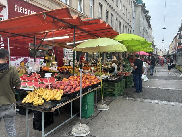 Der Brunnemarkt kann schon einmal laut werden. (Archiv) | Foto: Philipp Scheiber/MeinBezirk