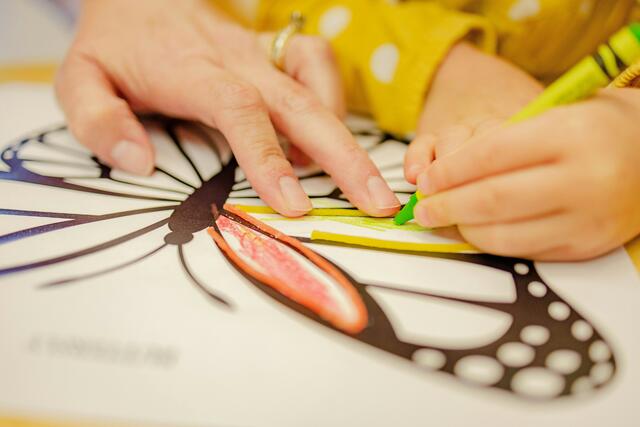 Um die Kinder und ihre Familien zu unterstützen, soll nun auch im Kindergarten ein Sozialarbeitsprojekt ins Leben gerufen werden.  | Foto: Symbolbild/Unsplash