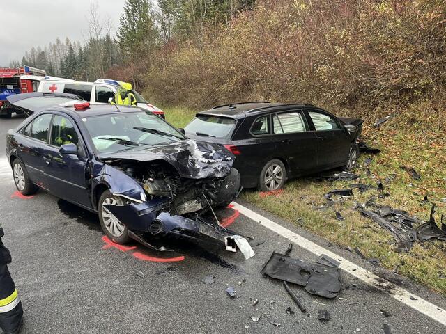 Bei dem Unfall wurden zwei Personen verletzt.  | Foto: FF St. Stefan im Gailtal.