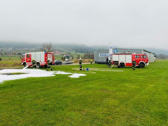Die Feuerwehren übten am Flugplatz in Nötsch | Foto: FF Arnoldstein ©