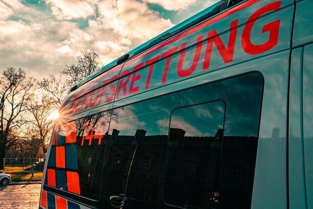 Die Berufsrettung Wien musste am Mittwoch zu einem Unfall ausrücken, bei dem ein zehnjähriges Mädchen schwer verletzt wurde. (Symbolfoto) | Foto: Berufsrettung Wien