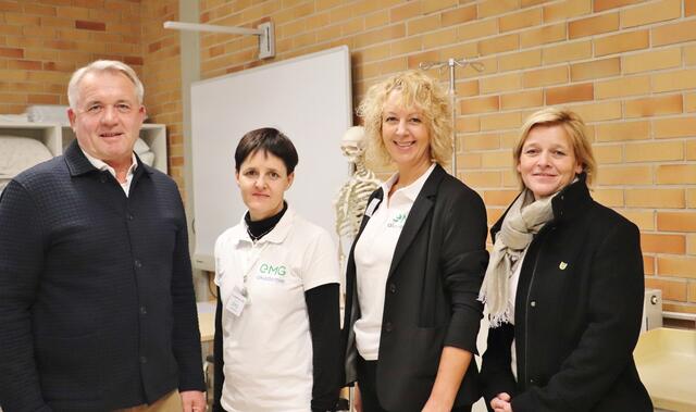 Unter den zahlreichen Besuchern begrüßten Manuela Hammer (2.v.l) und Hermine Pergler von der EMG-Akademie auch Kalsdorfs Bgm. Manfred Komericky und GR Sabine Jakubzig. | Foto: Edith Ertl