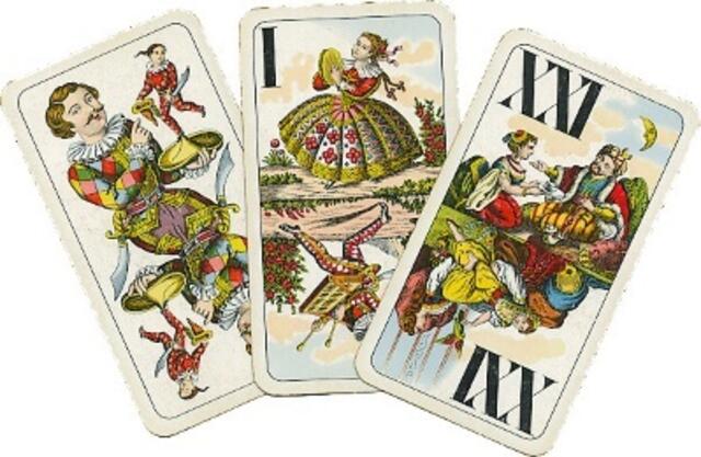Tarock-Karten bestehen aus Trümpfen und Farbkarten. | Foto: Privat