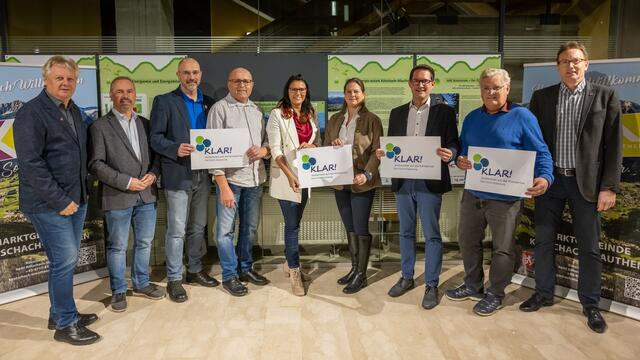 Bgm. Leopold Astner, Bgm. Markus Salcher, Bgm. Josef Zoppoth, Bgm. Johannes Lenzhofer, Landesrätin Sara Schaar, Bgm. Karoline Turnschek, Bgm. Ronny Rull, Bgm. Johann Windbichler und Bgm. Christian Müller (von links) | Foto: Andreas Lutche ©