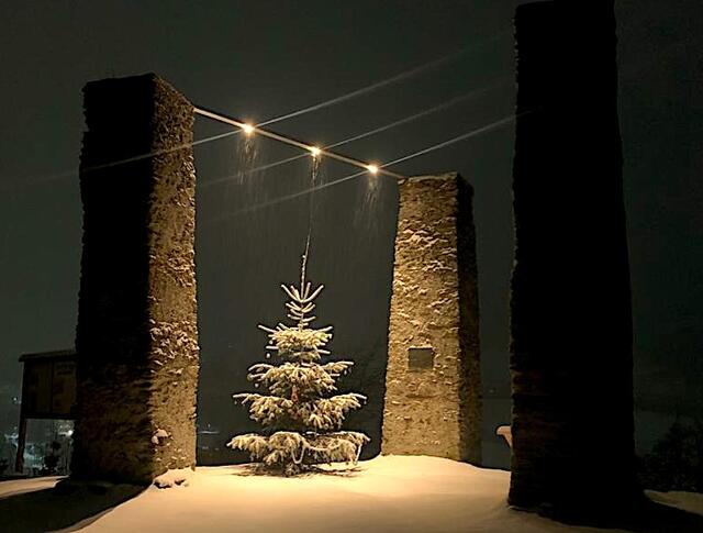 Festlicher Advent im Galgenwald Birkfeld: Ein stimmungsvoller Weg mit Musik, Lichtern und gemütlichem Beisammensein erwartet die Besucher. Von funkelnden Dekorationen und gemeinsamen Punschmomenten – hier wird die Vorweihnachtszeit zu einem besonderen Ereignis. | Foto: zVg