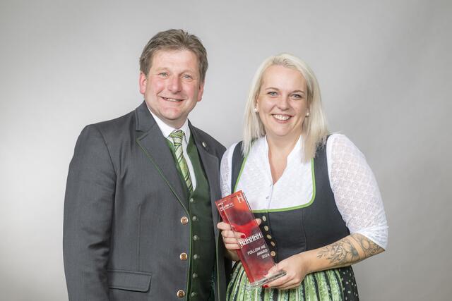 Martina Pöschl mit dem stolzen Vizebürgermeister von Hirschegg-Pack: Markus Prettenthaler | Foto: Binder