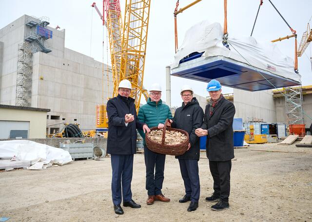 Matthias Stadler, Bürgermeister St. Pölten, LH-Stellvertreter Stephan Pernkopf, EVN Vorstandssprecher Stefan Szyszkowitz und Thomas Salzer, Geschäftsführer der Salzer-Gruppe. | Foto: NLK Pfeiffer