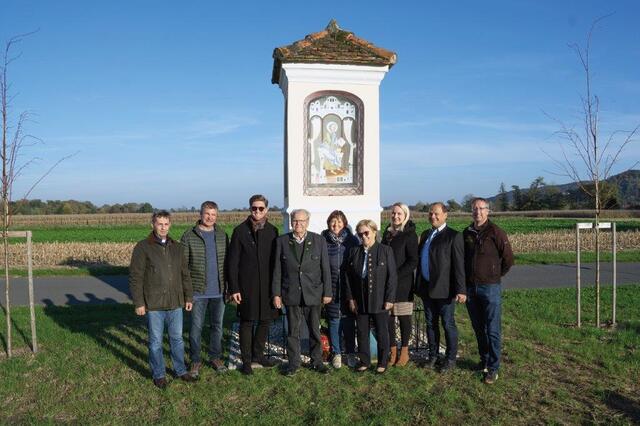 Die offizielle Segnung mit Gemeindevertretern, Projektmitwirkenden und Sławomir Białkowski (l.).  | Foto: Nahwärme Mureck 