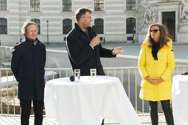 Bezirksvorsteher Markus Figl (ÖVP, Mitte) erklärte die Rolle des Michaelerplatzes für die Innere Stadt. | Foto: Maximilian Spitzauer/MeinBezirk