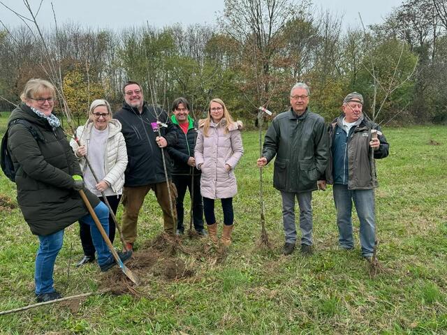 Heike Mayrhofer, Sandra Gerdenitsch, GV Martin Lehrner, Herbert Carich, Jennifer Putz, Bgm. Gerhard Petschowitsch, Franz Pinzits. | Foto: Gerdentisch Sandra